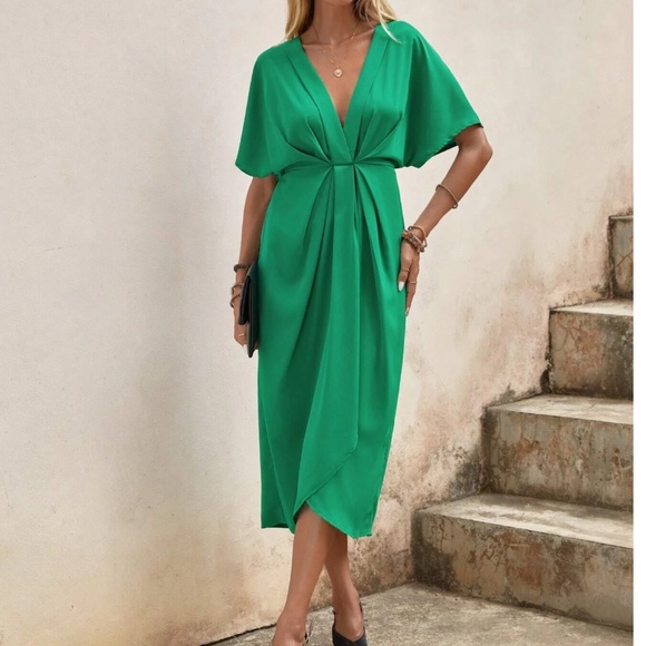 Luxe Deep V neck Batwing Sleeve Ruched Midi Dress - Picture 4 of 5